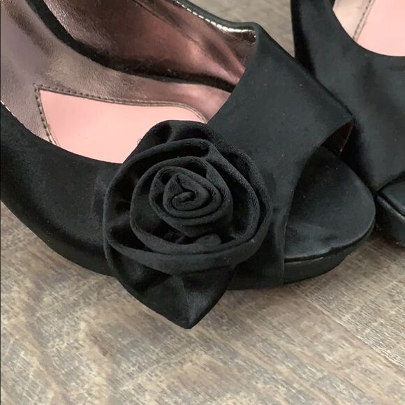 Paris Hilton shoes - Picture 2 of 5